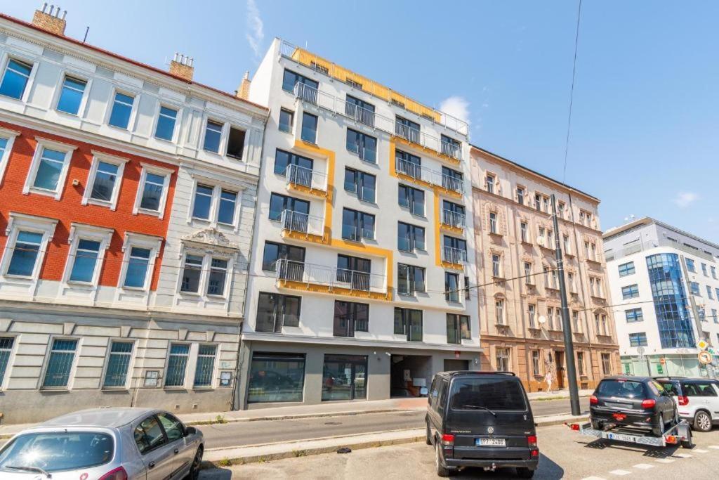 Brand New Studio Apartment #24 In Elite Residence With Free Secure Parking In The Center Praag Buitenkant foto